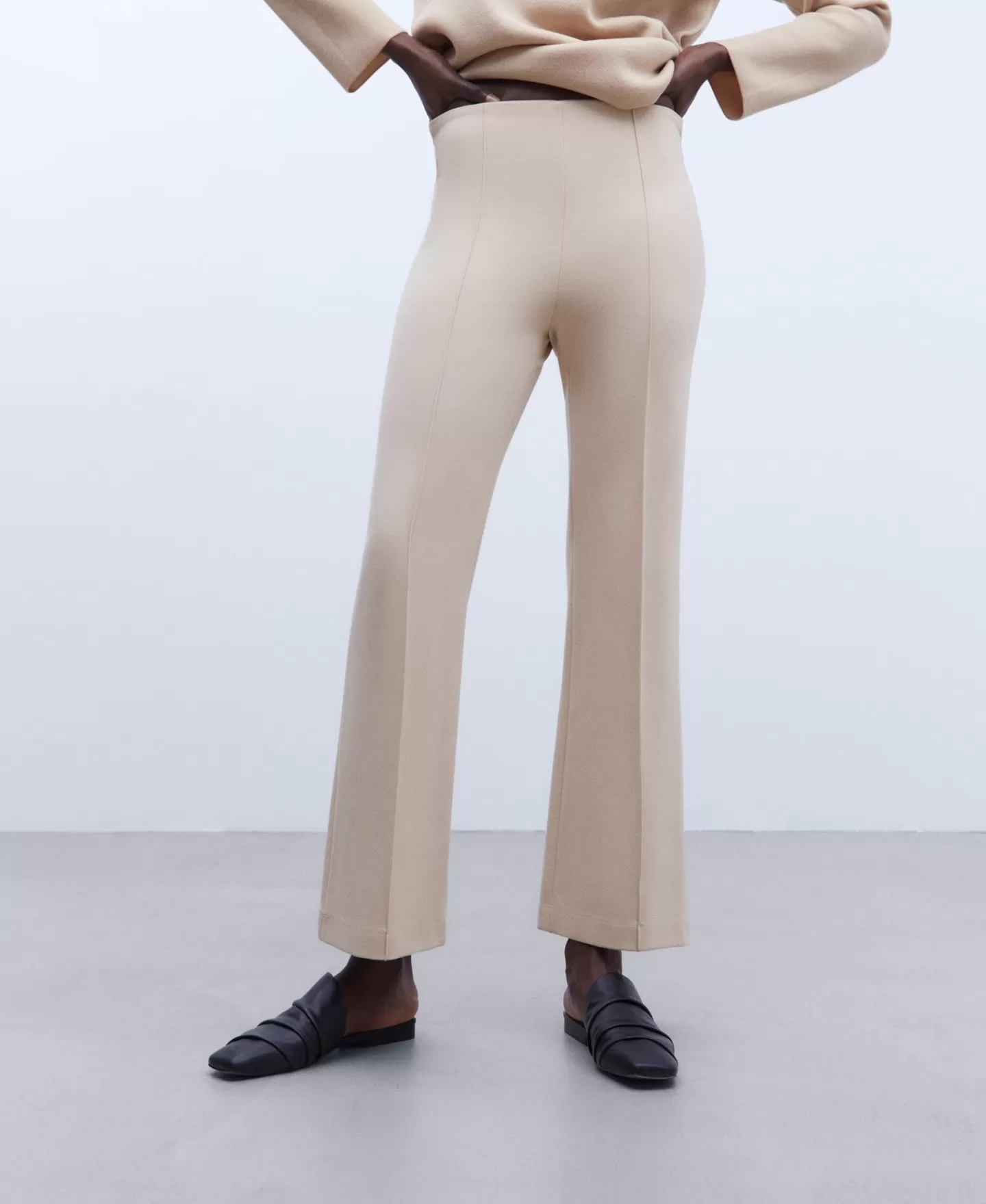 Adolfo Dominguez Pantalones>Pantalon En Punto Roma Camel