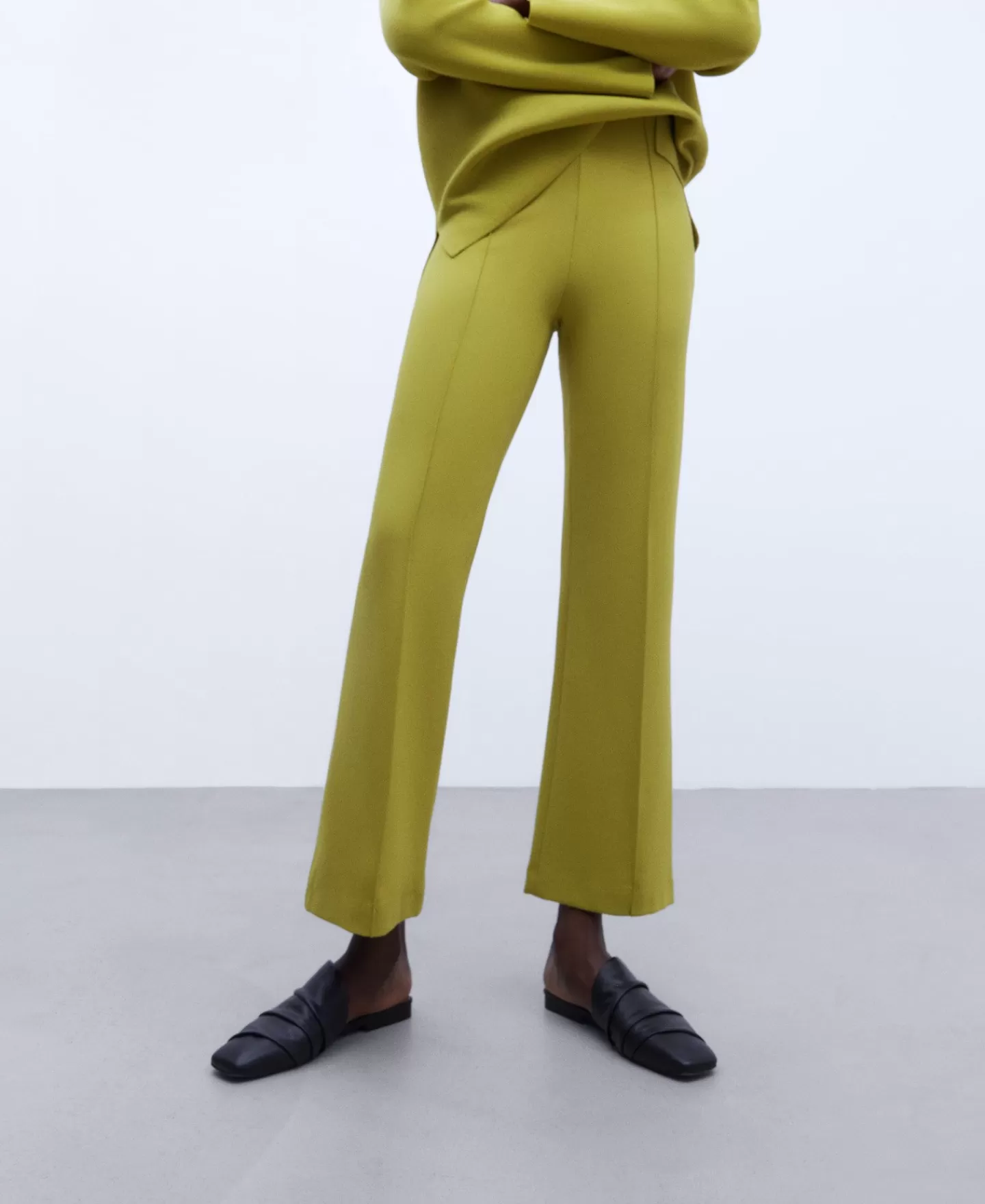 Adolfo Dominguez Pantalones>Pantalon En Punto Roma Verde Pistacho